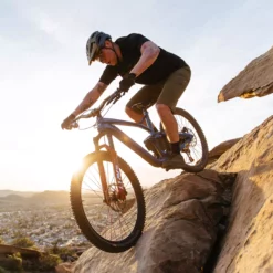 GIRO MANIFEST SPHERICAL MIPS MTB Helmet -Sähköpyörät myymälä 19DECC8AE0C595491B1E43FA998ACA70