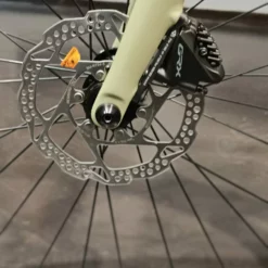 Pearl Gravel AL 400- Shimano GRX 400 2 X11 -Sähköpyörät myymälä IMG20211029134535 Bokeh scaled 1