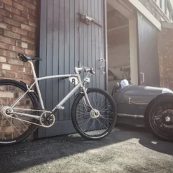 Pashley Morgan 8 -Sähköpyörät myymälä Pashley Morgan 8 with Morgan Car