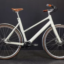 Schindelhauer Antonia Naisten Sähköpyörä Pinion 9 V 10 Schindelhauer Antonia Naisten Sähköpyörä Pinion 9 V -Sähköpyörät myymälä antonia1 scaled 1