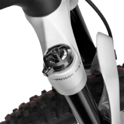 WOOM OFF AIR 6 -Sähköpyörät myymälä woom maastopyora joustokeulalla