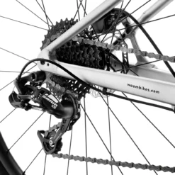 WOOM OFF AIR 6 -Sähköpyörät myymälä woom off air 26 maastopyora joustohaarukalla